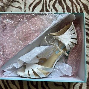 Betsy Johnson Bridal Heels NIB size 9